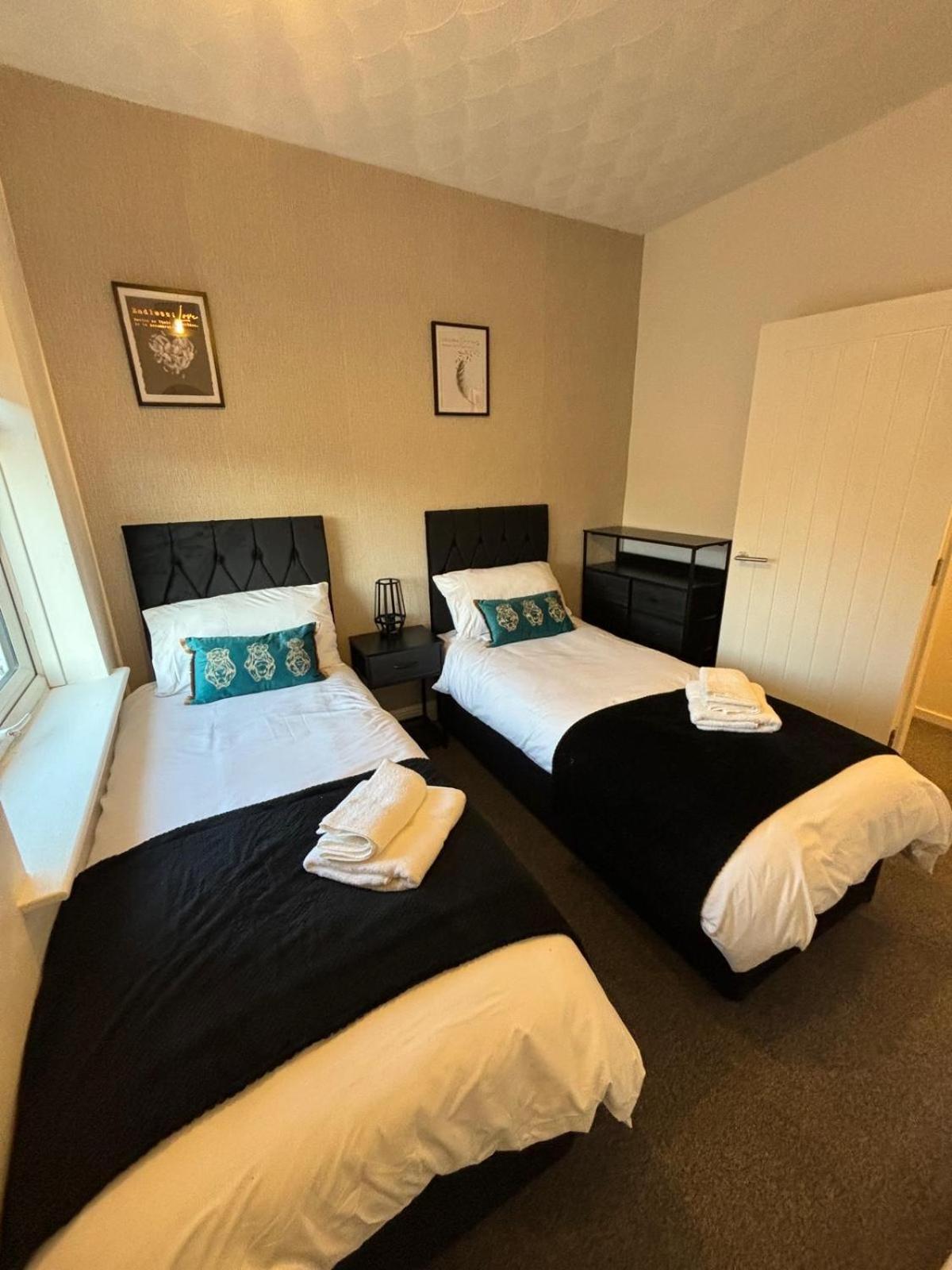 فيلا Stunning House - Sleeps 7 - 5 Mins Walk To Lincoln High Street - Parking - Wifi المظهر الخارجي الصورة