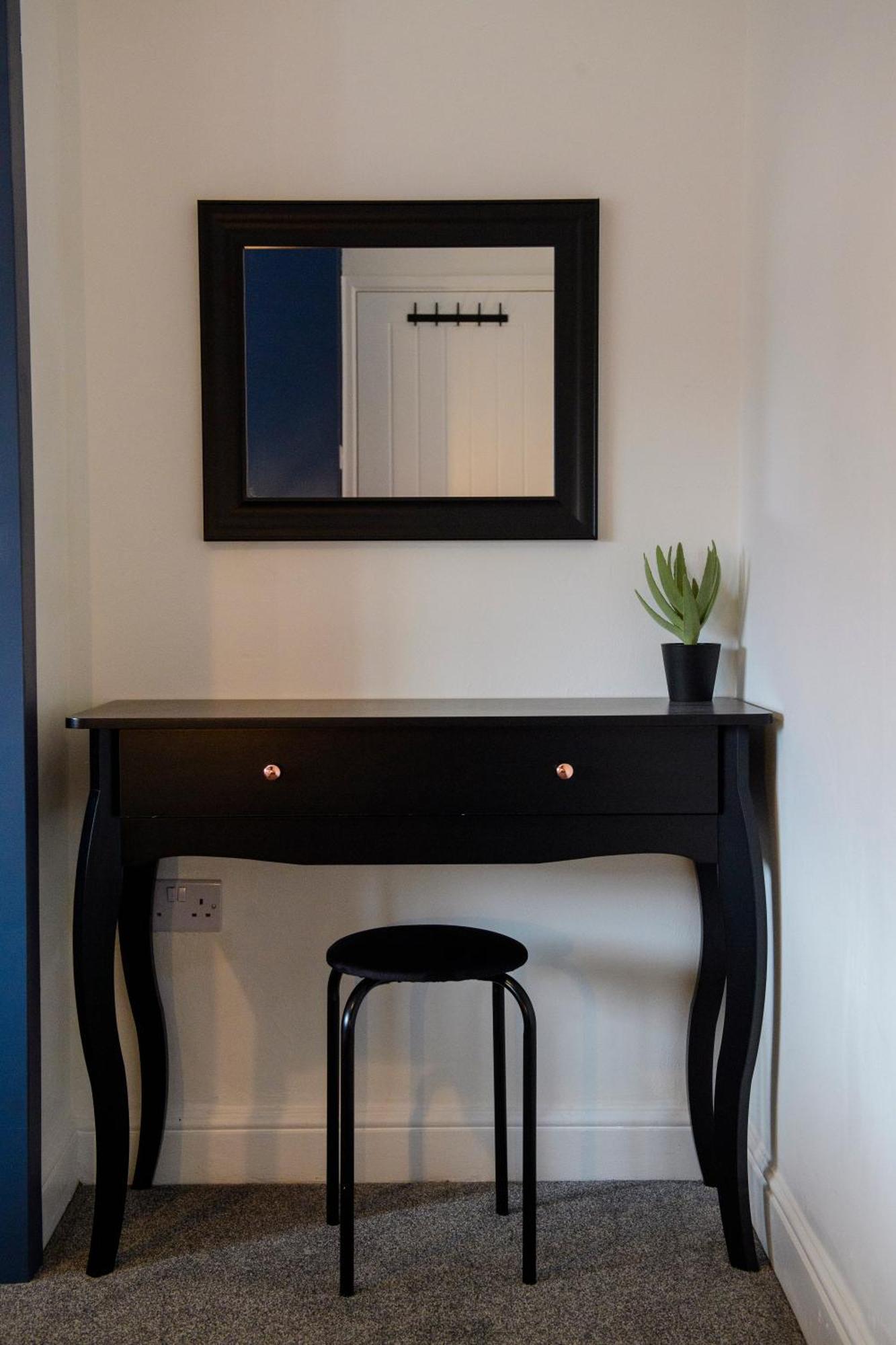 فيلا Stunning House - Sleeps 7 - 5 Mins Walk To Lincoln High Street - Parking - Wifi المظهر الخارجي الصورة