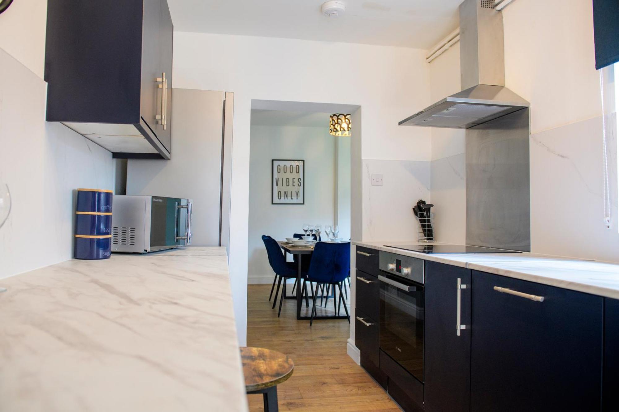 فيلا Stunning House - Sleeps 7 - 5 Mins Walk To Lincoln High Street - Parking - Wifi المظهر الخارجي الصورة
