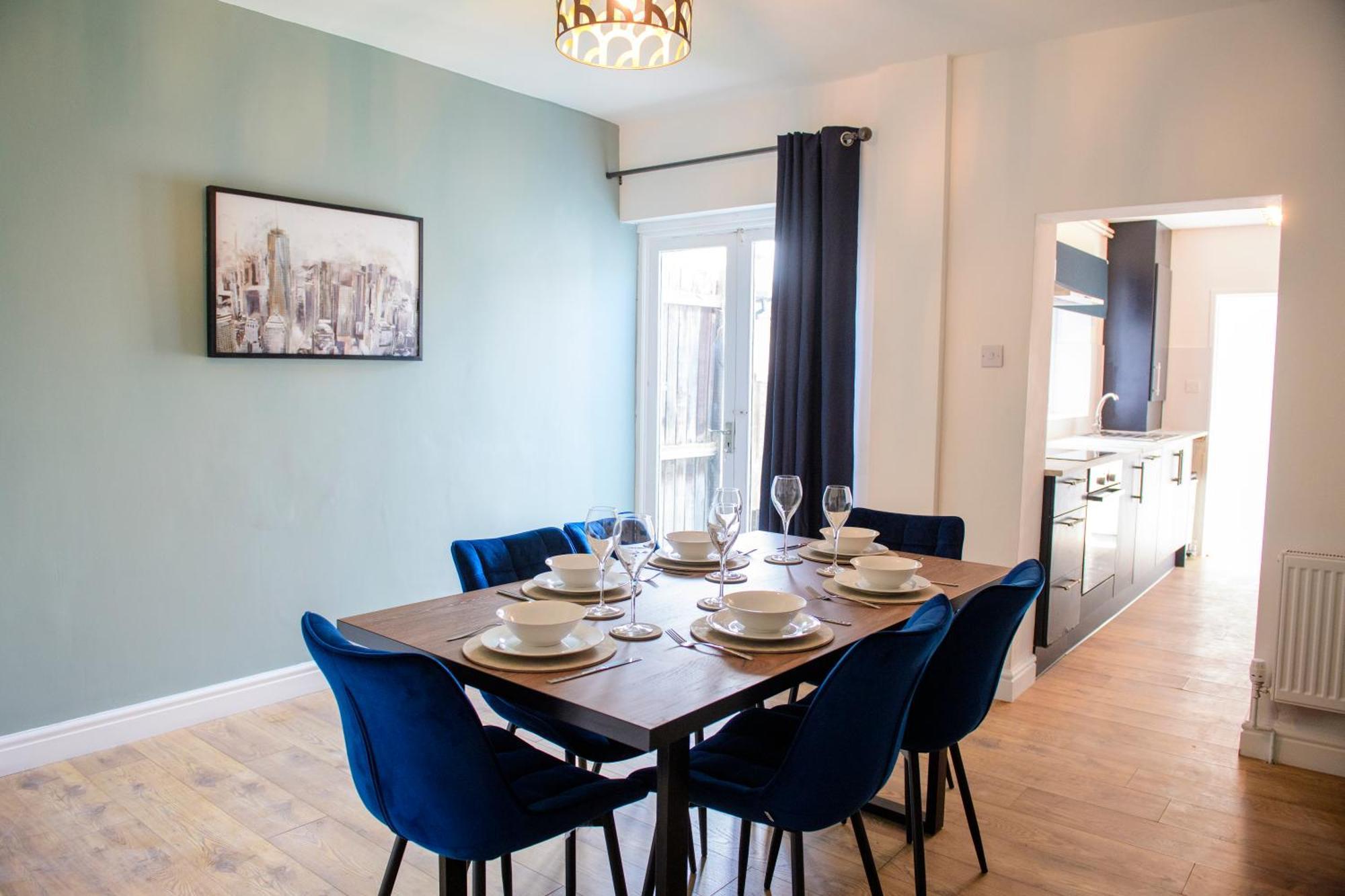 فيلا Stunning House - Sleeps 7 - 5 Mins Walk To Lincoln High Street - Parking - Wifi المظهر الخارجي الصورة