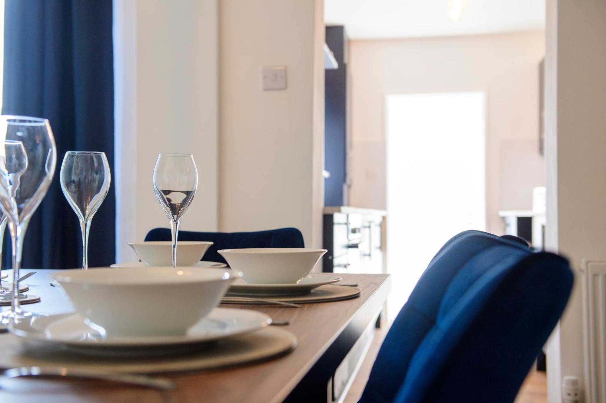 فيلا Stunning House - Sleeps 7 - 5 Mins Walk To Lincoln High Street - Parking - Wifi المظهر الخارجي الصورة
